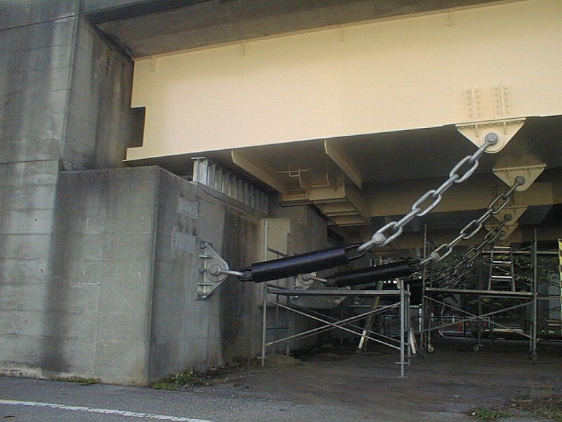 君津市　久保跨線橋　落橋防止構造