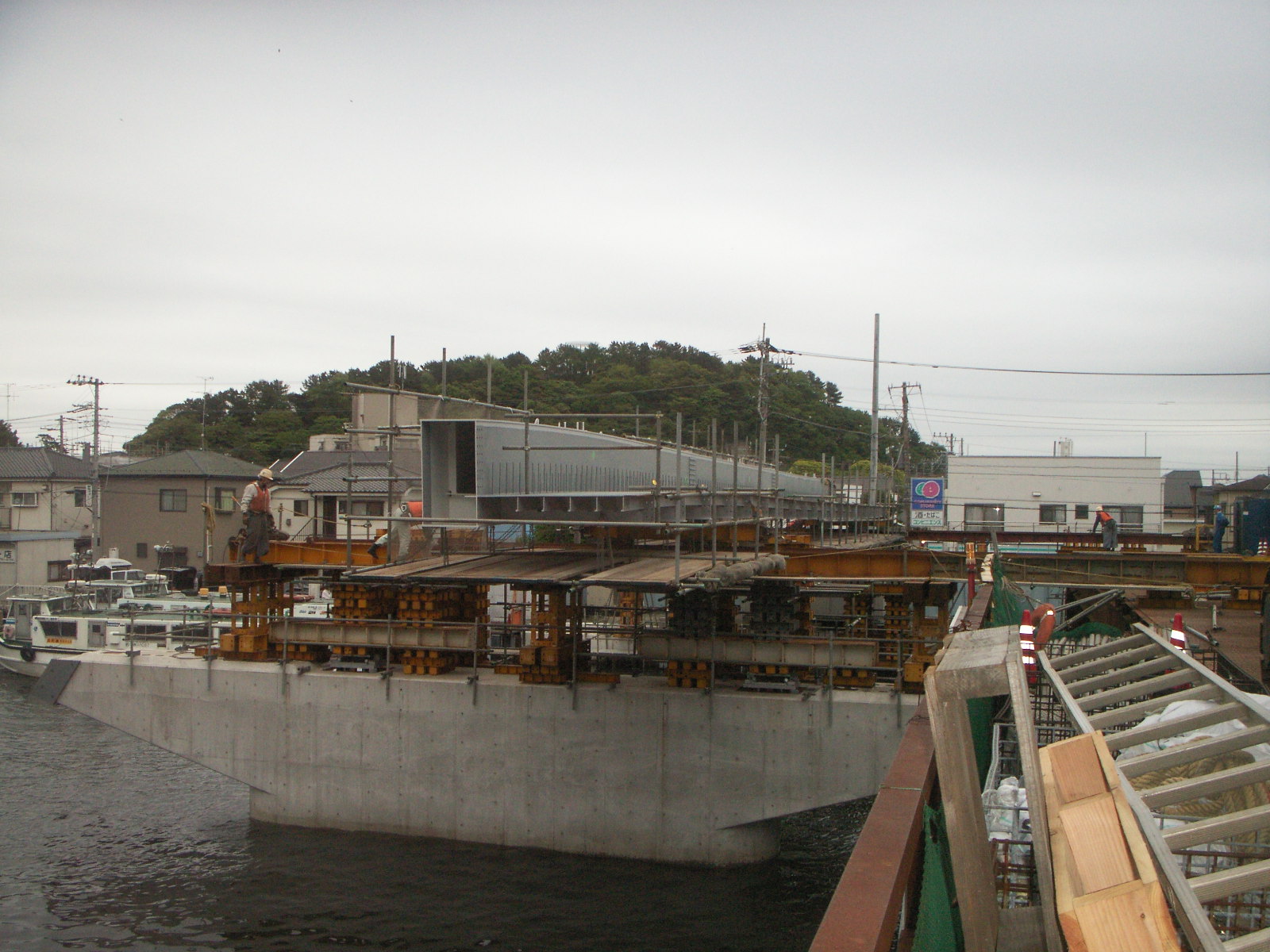 横浜市金沢区　野島橋（横引き工法）