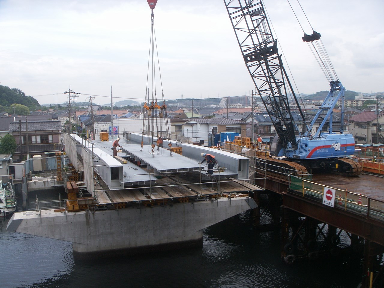 横浜市金沢区　野島橋　　鋼床版架設